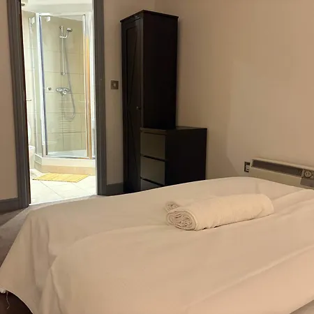 York City Centre 1-Bed Apartment Near Q-Park Parking - Best Location 约克
