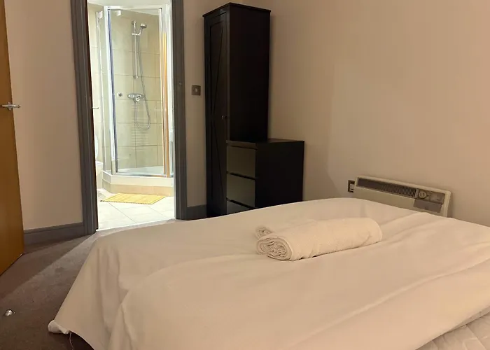 York City Centre 1-Bed Apartment Near Q-Park Parking - Best Location 约克