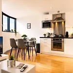 Centre 1-bed Near Q-park Parking - Location Apartmán