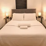 Centre 1-bed Near Q-park Parking - Location *