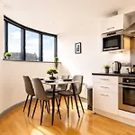 Centre 1-bed Near Q-park Parking - Location Apartmán York