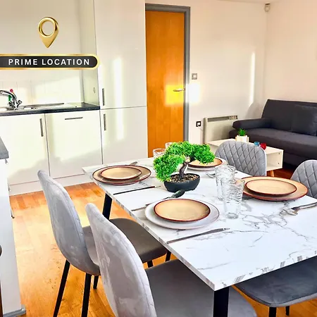 York Central 1-Bed Apartment Near Q-Park Parking - Best Location Lägenhet