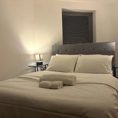 York Central 1-Bed Apartment Near Q-Park Parking - Best Location 约克