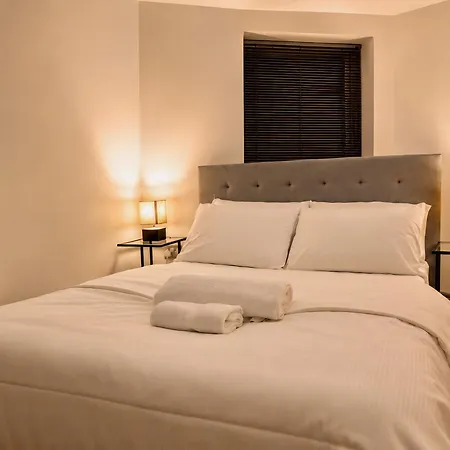 Centre 1-bed Near Q-park Parking - Location