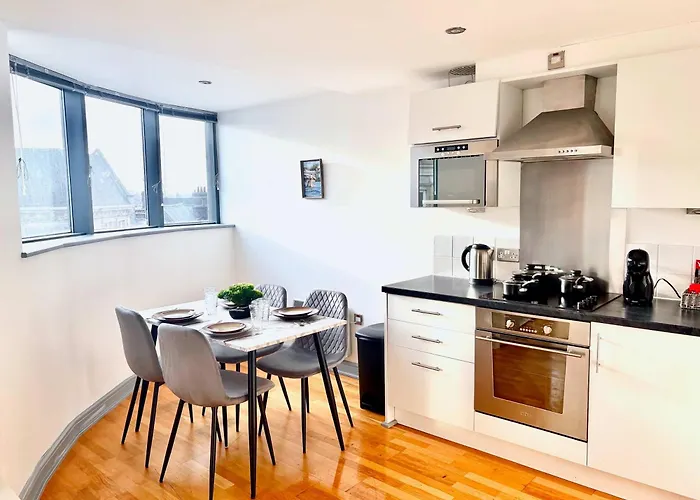 York Central 1-Bed Apartment Near Q-Park Parking - Best Location Lägenhet *