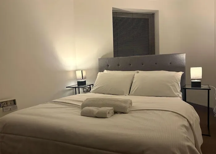 1-bed Near Q-park Parking - Location York