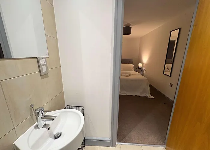 1-bed Near Q-park Parking - Location * York